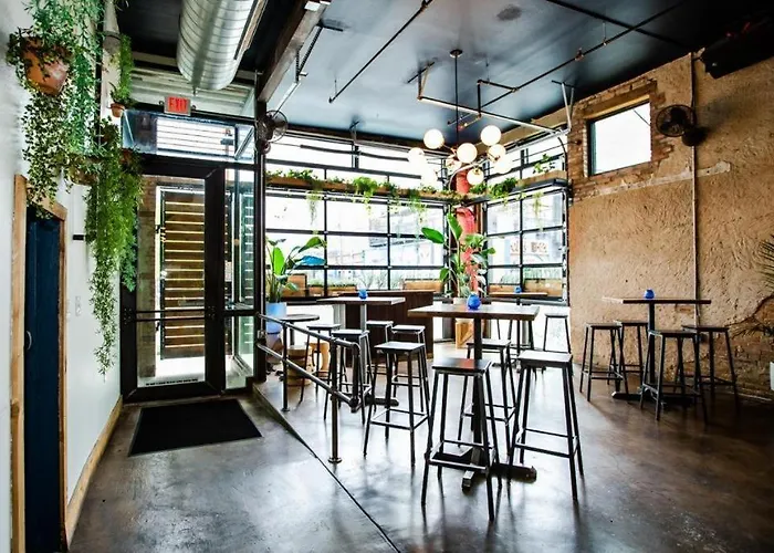 Deep Ellum Hostel - Adults Only