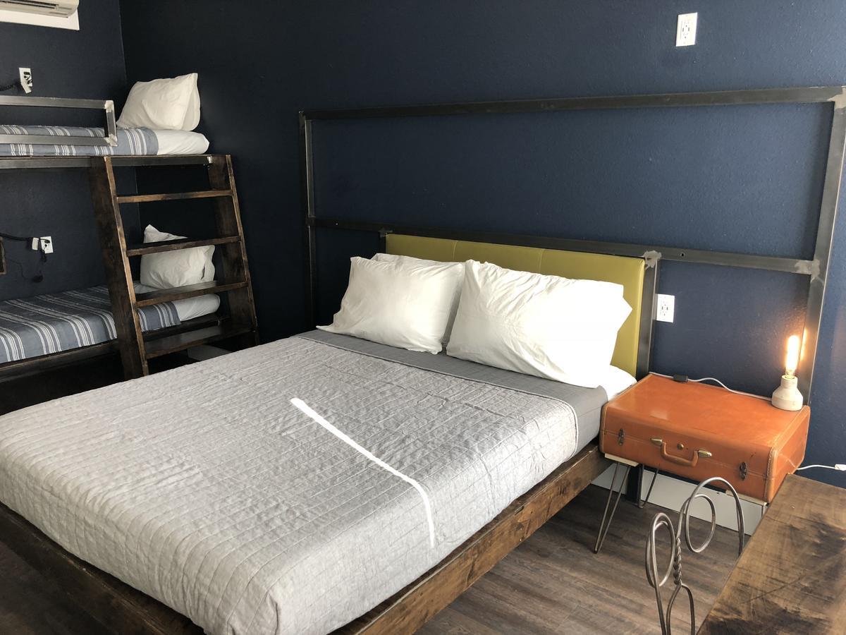 Deep Ellum - Adults Only Hostel